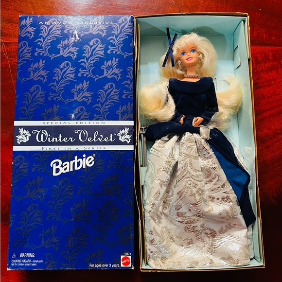 Vintage Mattel Barbie Winter Velvet Special Edition 1995 Avon Exclusive NIB - Picture 1 of 16